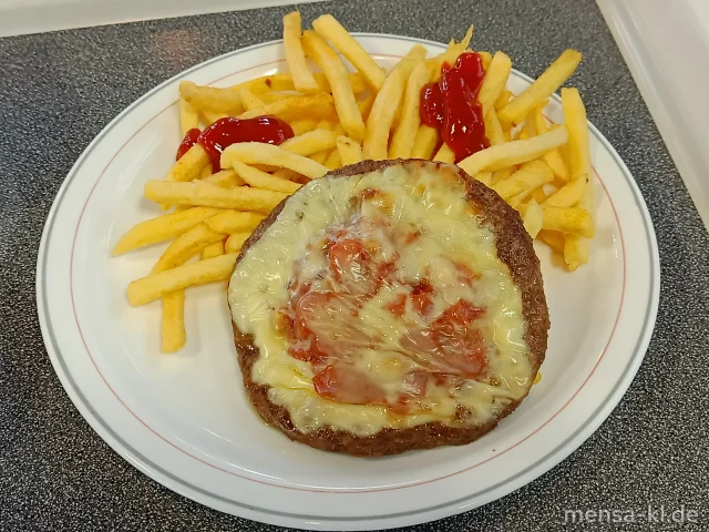 Rinderhacksteak mit Tomaten, Zwiebeln und Käse überbacken (La,Sf,R), Pommes frites und Salat