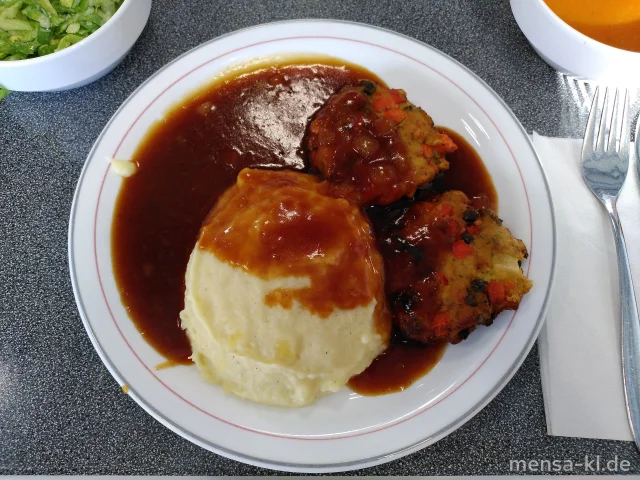 Gemüsefrikadelle (Gl,Ei) mit Zwiebelsoße, Kartoffelstampf (5,La,Sw) und Endiviensalat