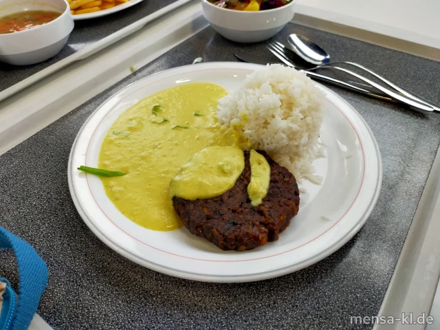 Umami Burger mit Pilzen und Haferflocken (Gl) mit Kokos-Curry-Soße (Sf), Basmatireis und einen Beilagensalat nach Wahl