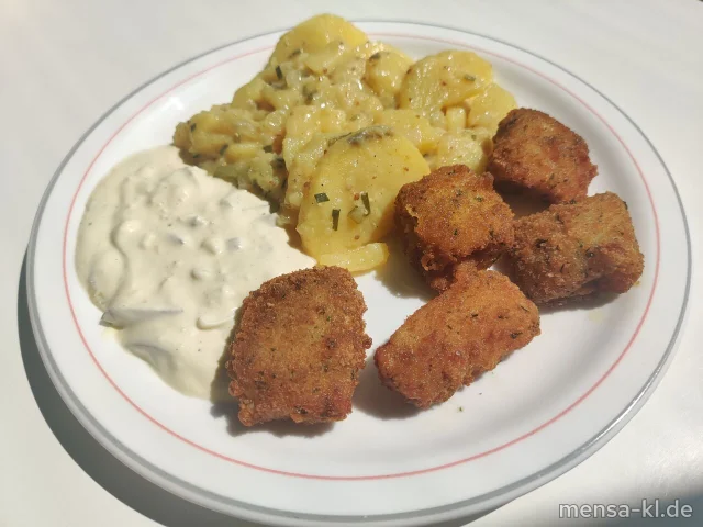 Fisch-Nuggets im Backteig (8,Fi,Gl,La,Sf) mit Joghurt-Remouladen-Dip (1,9,Gl,Ei,La,Sf), Kartoffelsalat (1,5,9,Gl,Ei,Sw,Sf) und Gurkensalat (La)