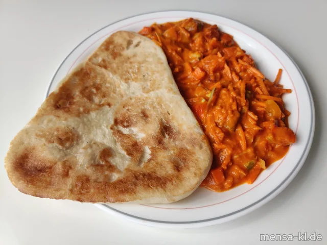 Veganes Tomaten-Curry (2,Gl,Sf), dazu Naanbrot (Gl) und Gurkensalat (1,5,Sw,Sf,So)