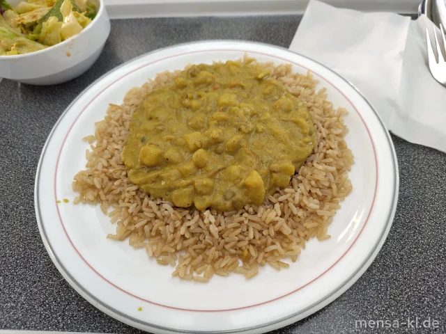 Indisches Gemüsecurry mit Linsen und Kartoffeln (2,Gl,Sf,Se,So), dazu Vollkornreis und Salat
