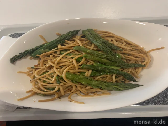 Prima Pasta: Vollkornspaghetti (V) mit grünem Spargel, getrockneten Tomaten (V), Grana Padano (La,V)