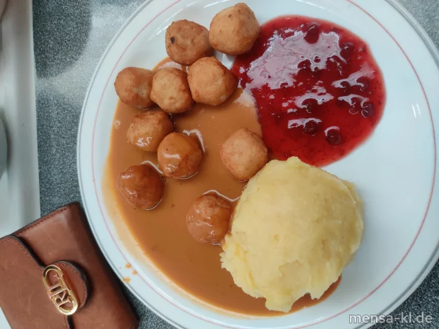 Geflügel-Köttbullar (Gl,Ei,G) mit Rahmsoße (Gl,La), Kartoffelpüree (5,La,Sw), Preiselbeeren (Sl) und Gurkensalat (1,3,5,Ei,La,Sw,Sf)