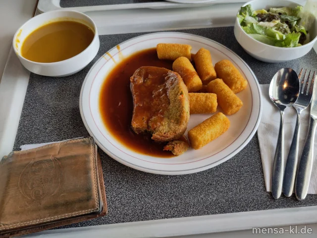 Gemüseschnitzel (Gl,Sl), Bratensoße (1,Gl,Sf), Kroketten (Gl) und Salat
