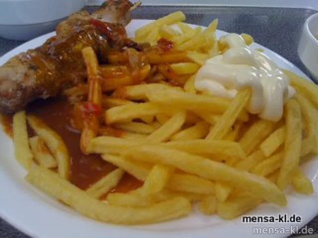 Zu "Halloween" (31.10.2009):Fleischspieß (S/4) mit "höllischer" Soße, Grusel-Frites und Salat