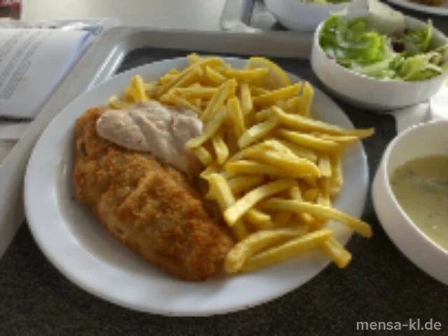 Gebackenes Seelachsfilet (F) mit Cocktail-Dip (1), Pommes-Frites und Salat