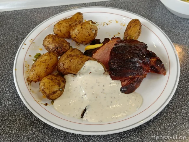 Grillschinken (2,3,8,S) mit Dijonsenf-Dip (9,Gl,Ei,La,Sf,So) und gebackenen Kartoffeln (5,Sw), dazu einen Beilagensalat nach Wahl