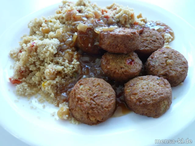 Falafel (1,Gl,Sl,V,V+) mit Zwiebel-Granatapfelsoße (1,Gl,V,V+), Couscous (Gl,Sl,V,V+) und Salat (V,V+) | Vegan