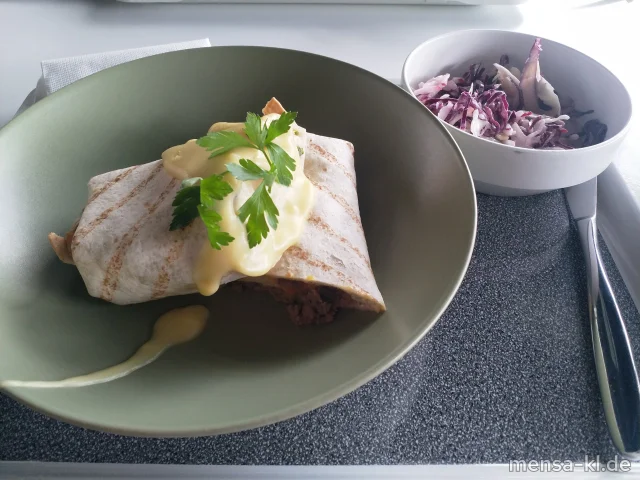 Wrap gefüllt mit Spargel, Eisberg und Rinderhackfleisch (Gl,La,R), dazu Sauce Hollandaise (Ei,La,Sl) und Pfälzer Coleslaw mit Rettich und Rotkohl (1,5,Sw)