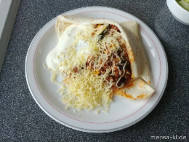 "Burrito": Tortilla mit feuriger Rindfleisch-Gemüsefüllung (2,9,Gl,La,Sl,So,R), geriebenem Käse (La), Sour-Cream-Dip (9,Gl,Ei,La,So) und Salat
