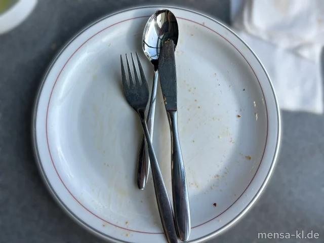 Die Mensa ist geschlossen und öffnet wieder am 5. Januar. <a href="https://www.studierendenwerk-kaiserslautern.de/de/aktuelles/detail/schliesszeiten-ueber-die-feiertage-und-zum-jahreswechsel-2025-2026">Siehe studierendenwerk-kaiserslautern.de</a>