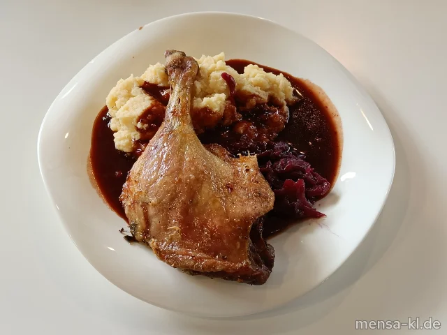 Saftige Entenkeule (3,G) auf Selleriecreme (La,Sl) mit Apfelrotkohl (La) und Berrenjus (La)
