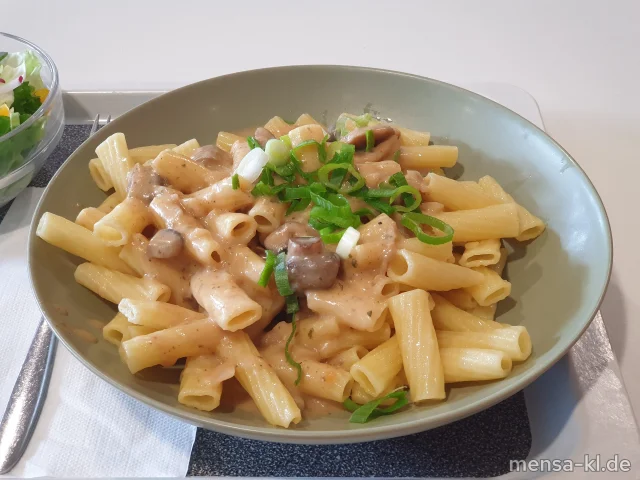 Rigatoni (1,Gl) mit Pilzrahmsauce (Gl,La) und Salat