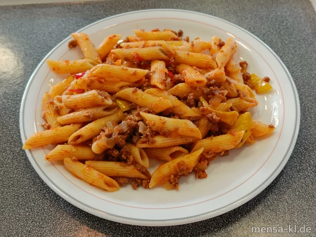 Feurige Rigatoni Pfanne mit Peperoncino, Tomaten und Rinderhackfleisch (Gl,R)