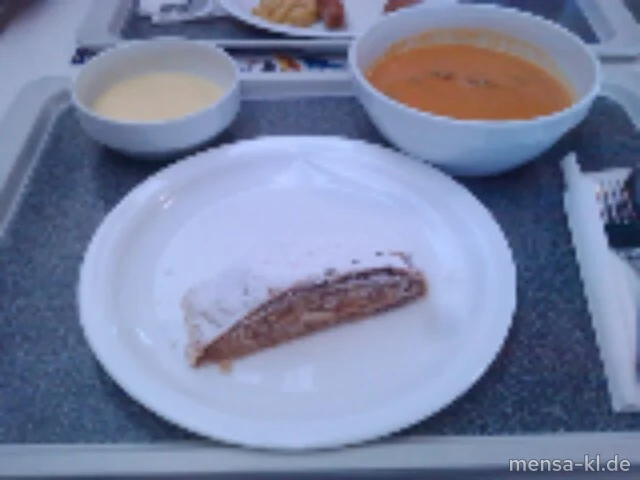 Kürbisrahmsuppe, dazu Apfelstrudel mit Vanillesoße