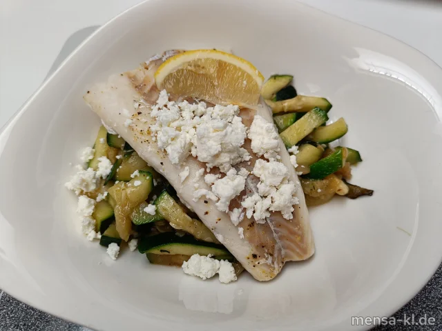 Zoodles mit Feta (La), dazu Kabeljaufilet (Fi,La)
