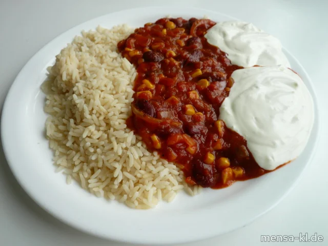 Gemüse-Chili (2,Gl,La,Sl,So,V) mit Sour Cream (9,Gl,Ei,La,So,V), Reis (V) und Salat (V)