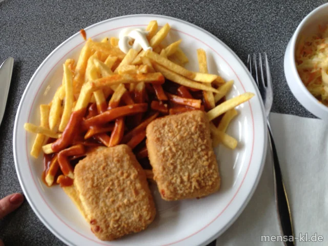 Gebackener Hirtenkäse (V) mit Currysoße (1,3,V), Pommes-Frites (V) und Farmersalat (V)