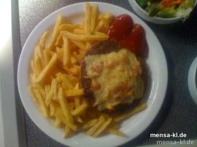 Rinderhacksteak "Cheeseburger Art" mit Tomate, Zwiebeln und Käse überbacken, Pommes-Frites und Salat