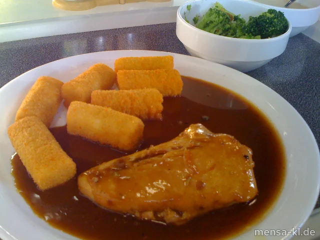 Putenbrustfilet mit Pfeffersoße, Kroketten (1) und Broccoligemüse