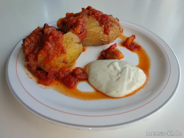 Ofenkartoffel Ratatouille und Limetten-Dip (Gl,Nu,Sf), dazu ein Beilagensalat nach Wahl