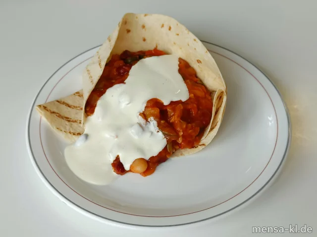 "Fajita Pueblo" mit Kidneybohnen, weiße Bohnen, Paprika, Zucchini und Zwiebeln in mexikanischer Soße, dazu Sour Cream-Dip (La), Tortillas (Gl) und Salat