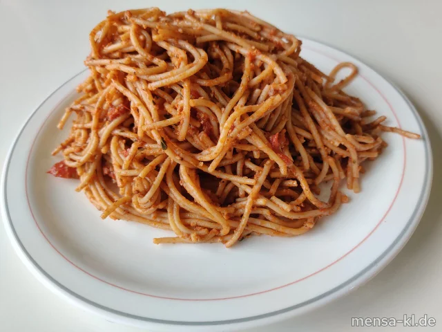 Spaghetti mit Pesto Rosso (1,3,6,Gl,Nu),dazu einen Salat nach Wahl