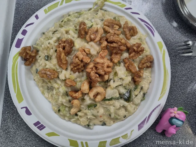 Wirsing-Risotto aus dem Ofen mit Nusscrunch (1,Gl,Nu), dazu einen Beilagensalat nach Wahl