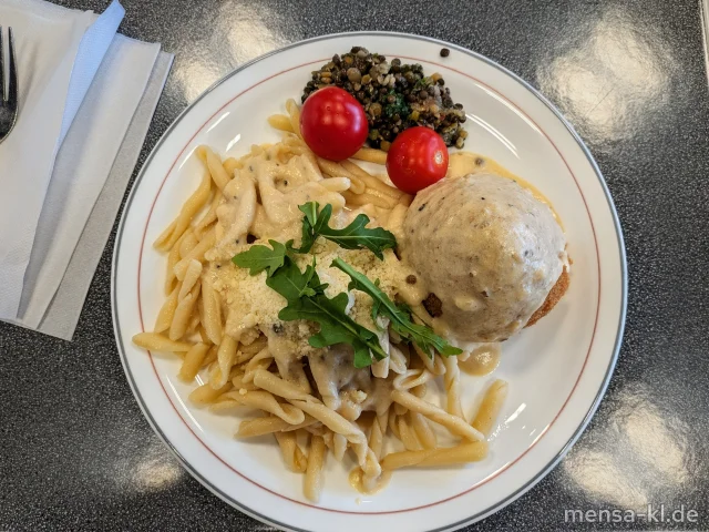Verschiedene gefüllte Arancini, Vollkorn Fusilli (Gl), Strozzapreti (Gl), frisches Ratatouille-Gemüse, Alfredo Soße mit Hartkäse (Ei,La), Tomatensugo (Gl), Pesto Rosso, Pesto Genovese, Basilikumpesto traditionell ligurisch (5,Sw), Tomatensalat uvm. (1,3,5,Sw)