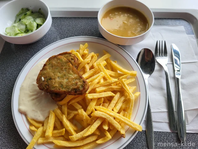 Broccoli-Nussecke mit Remoulade (1,9,Gl,Ei,La,Sf), Pommes frites (Sl) und Gurkensalat (1,5,9,Gl,Ei,La,Sw,Sf)