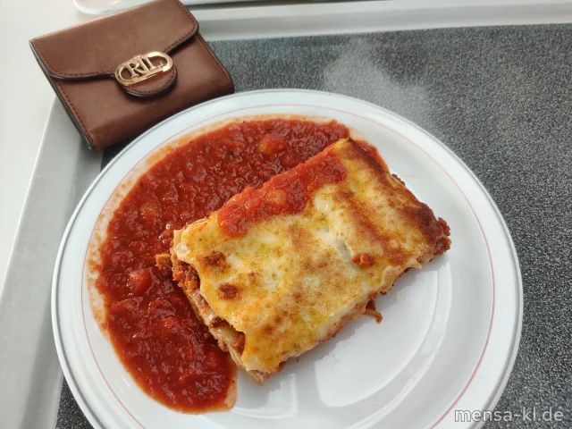 Lasagne "Bolognese" mit Rinderhackfleisch (Gl,Ei,La,Sl,R), Tomatensugo (Gl) und Salat (Ei,La)