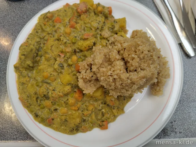 Kichererbsen-Kartoffel-Grünkohl-Curry (Sf), dazu Quinoa und einen Beilagensalat nach Wahl