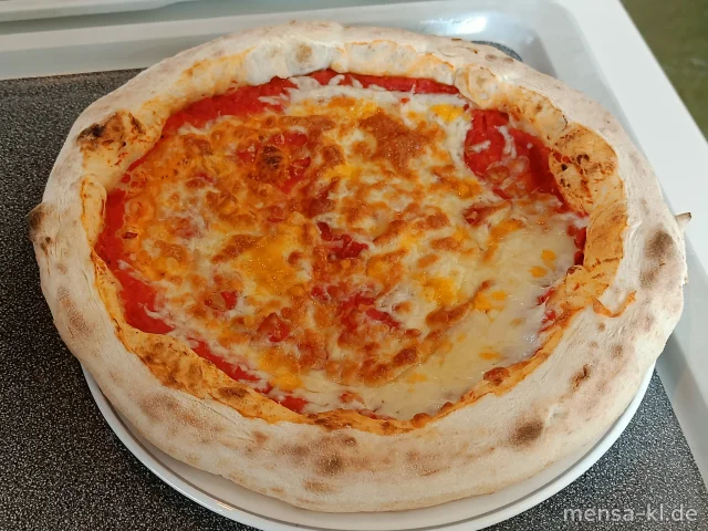 Neapolitanische Pizza Margherita (1,5,Gl,La,Sw), dazu Salat