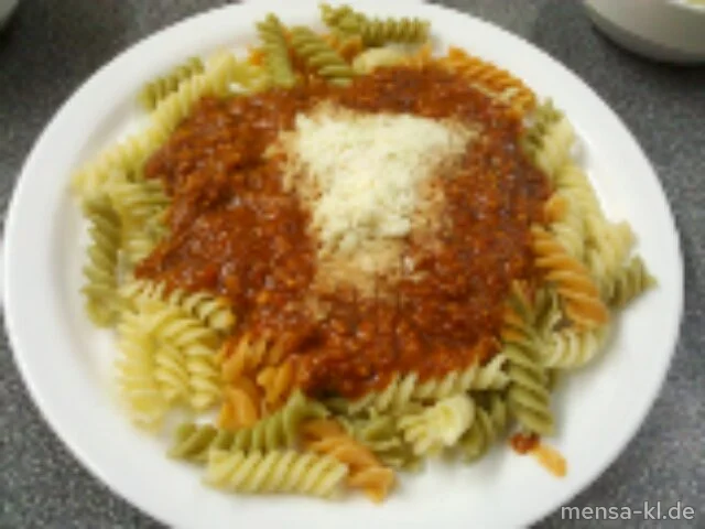 Fusilli tricolore (V) mit Sojabolognese (V), Grana Padano (2,V) und Salat (V)