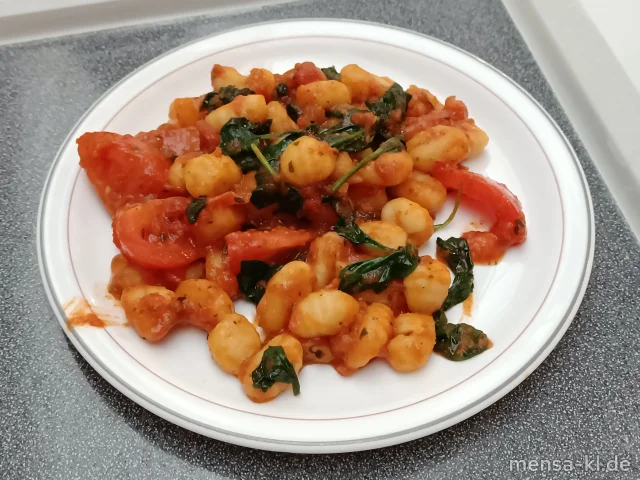 Gnocchi-Tomaten-Pfanne mit frischem Spinat (Gl), dazu Salat