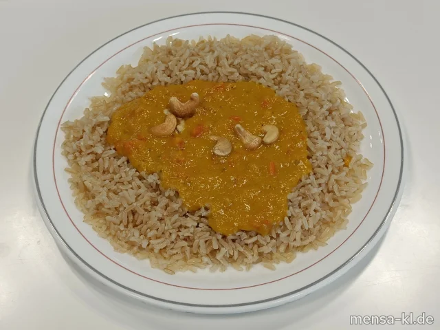 Kürbis-Curry mit Kokosmilch (2,Gl,Sl,Sf), Naturreis, geröstete Cashewkerne (Nu) und Salat