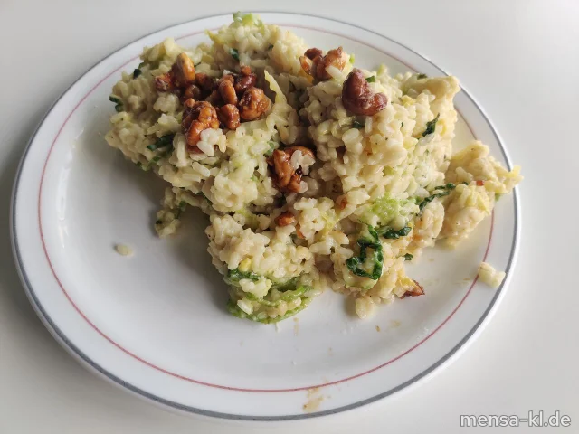 Wirsing-Risotto aus dem Ofen mit Nusscrunch (1,Gl,Nu), dazu einen Beilagensalat nach Wahl