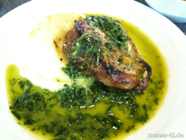 Möhrensuppe (V) mit getrockneten Tomaten Schweinerücken-Steak mit Rosmarin, Kartoffel-Knoblauchpüree, Rucola-Orangenpesto und bunter Blattsalat mit Schnittlauchdressing