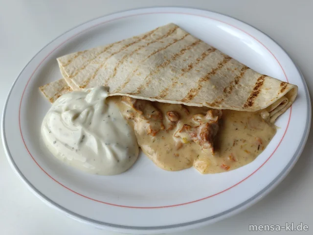 Wald-Wrap gefüllt mit Wurzelgemüse und Pfifferlinge (Gl,Sl), dazu Waldkräuterdip-Dip (Gl,Nu) und ein Beilagensalat nach Wahl
