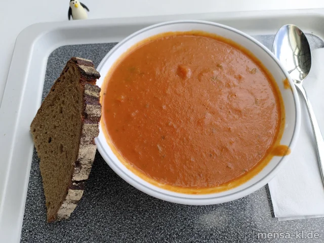 Vegane Tomaten-Mango-Suppe mit Kokosmilch (Gl,Sl), dazu eine Scheibe Bauernbrot (Gl)