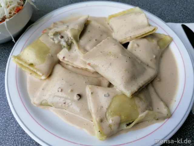 Gemüsemaultaschen (1,Gl) mit Pfeffersoße (1,Gl,Sf) und einen Beilagensalat nach Wahl