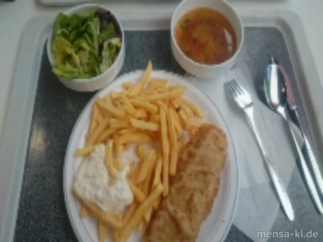 Gebackenes Seelachsfilet (Fi,Gl) mit Remouladen-Dip (9,Gl,Ei,La,Sf,So), Pommes frites und Salat
