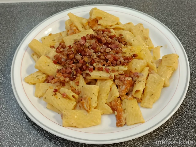 Pfifferlings-Rigatoni mit Birne, Pancetta (Schweinespeck) und Bergkäse (2,5,Gl,La,Sw,A,S)