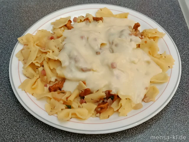 Herbstliche Pfifferlings-Farfalle mit Birne, Pancetta und Bergkäse (2,Gl,La,S)