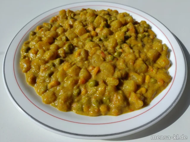 Kartoffel-Curry mit Kichererbsen, Mais, Erbsen, Paprika und Mango (Sl,Sf), dazu einen Beilagensalat nach Wahl