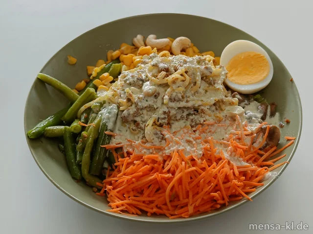 Dragon-Bowl mit Mie-Nudeln, Rinderhackfleisch, Eier, Champignons, Bohnen, Karotten und Cashewkerne (Gl,Nu,Ei,R), dazu Cashew-Dressing (1,3,5,Nu,La,Sw,Sl,Sf)