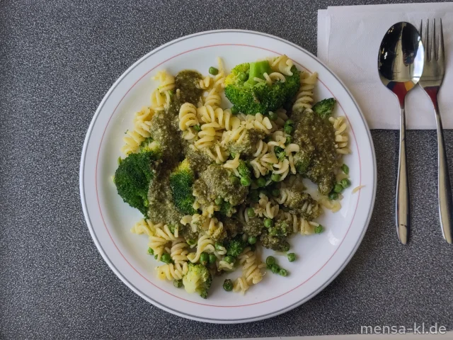 Garden Pasta mit Brokkoli, Erbsen, Kräutern &amp; grünem Pesto (Gl,Nu)
