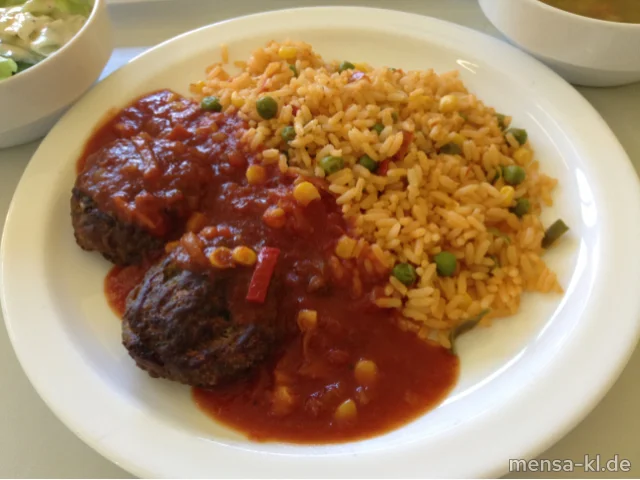 Köfta (Rinderhacksteak mit Gemüse und Feta) (R) mit Pusztasoße (9), Djuvec-Reis und Salat