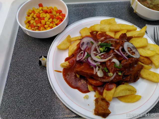 &quot;POUTINE&quot;: Große Portion Steakhouse-Fries mit Pulled Veggie (Sl), Barbecuesoße (Sl), Frühlingszwiebeln und roten Zwiebeln, dazu Karotten-Mais Gemüse